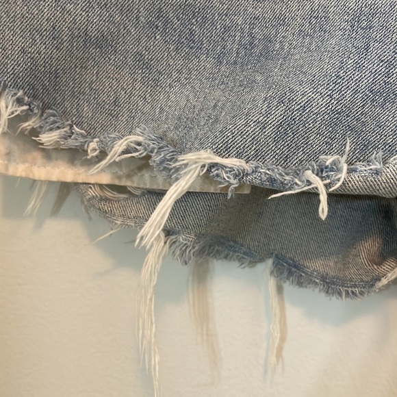 VINTAGE distressed Levi 501’s cut off shorts - Picture 3 of 6